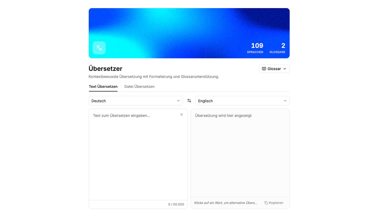 Screenshot der Übersetzer-Seite mit der Sprach- und Glossar-Zähler-Leiste, den Tabs Text Übersetzen / Datei Übersetzen und dem Glossar-Menü.