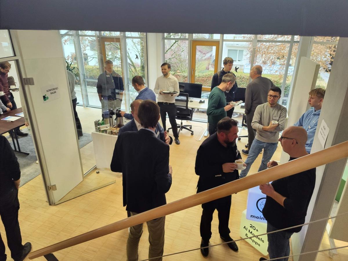 Networking bei AI Connect 2025 in den meinGPT-Räumen