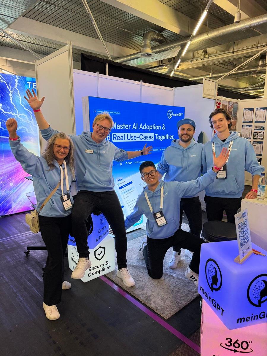 Das meinGPT-Team am Messestand